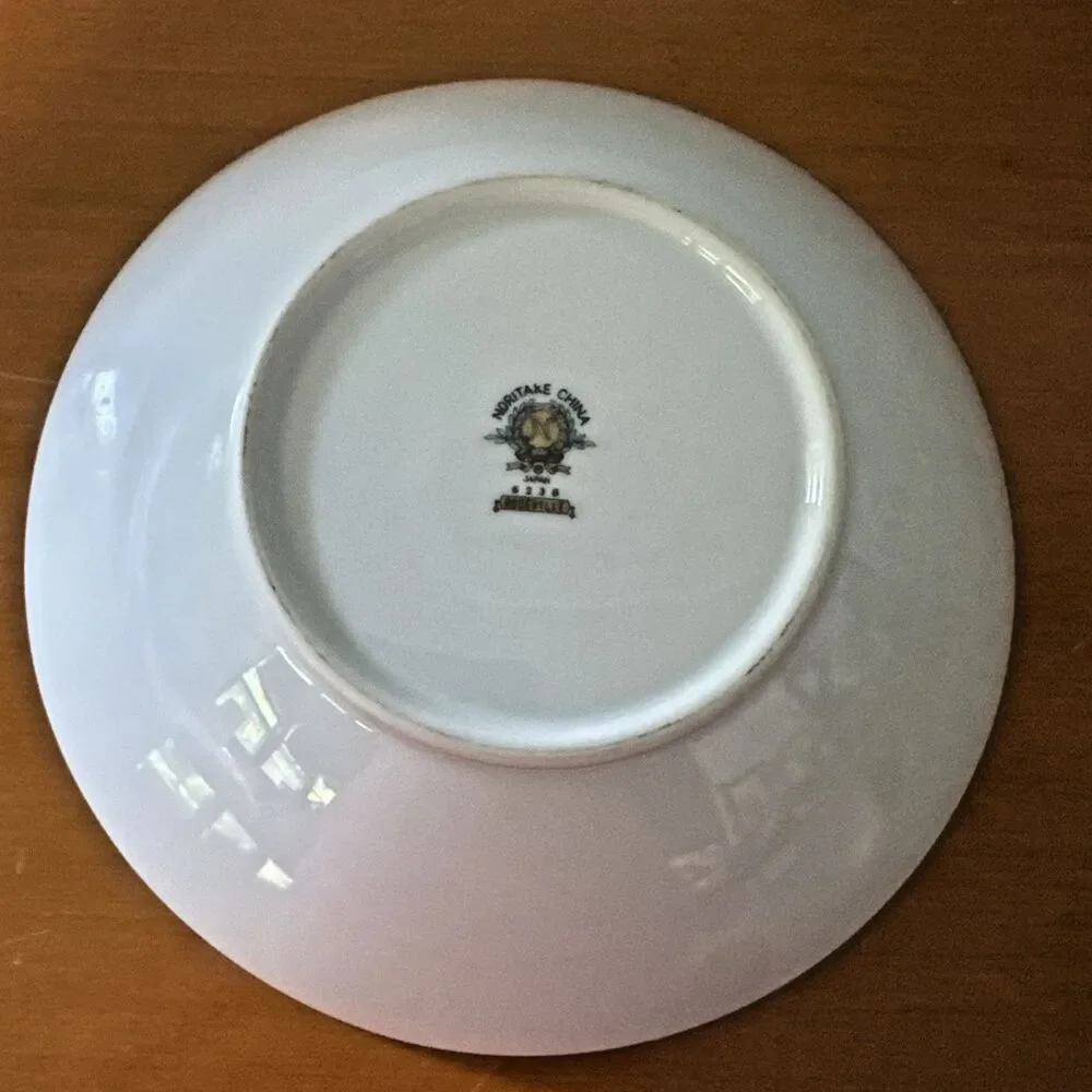 Noritake Roseville #6258 ROUND Serving 9